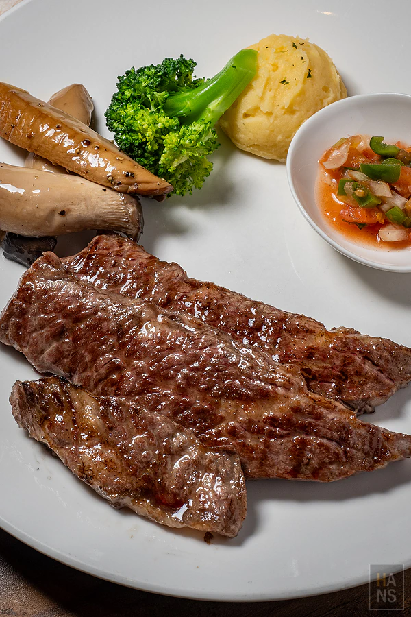 亨利客原味炭烤牛排︱台北六張犁站美食