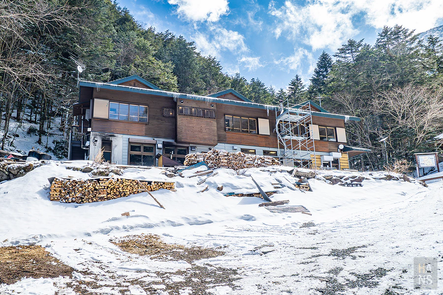 日本八岳夏澤礦泉山屋與雪景 - 翰斯輕旅攝 2025