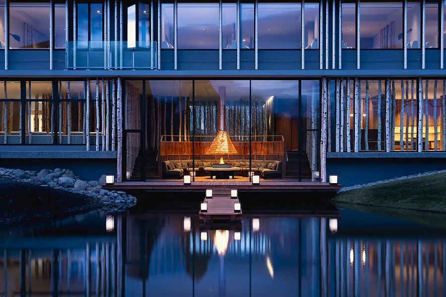 界波羅多 大廳暖爐夜景