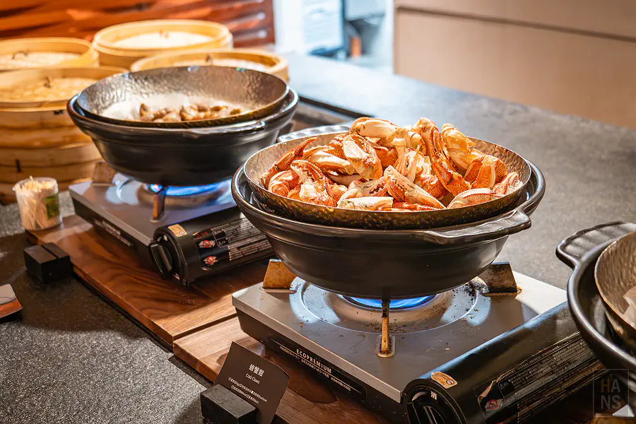 探索廚房 Buffet 的現蒸螃蟹