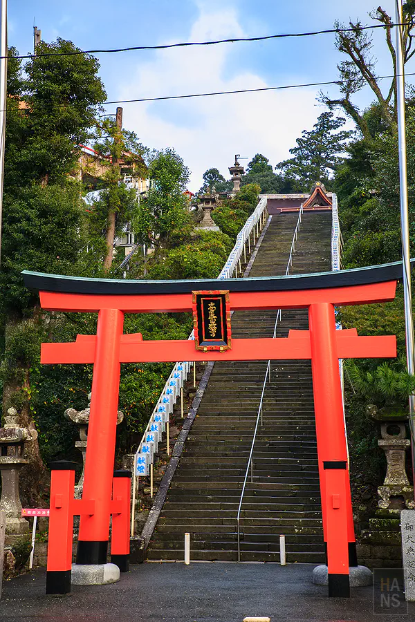 高良大社陡峭石階