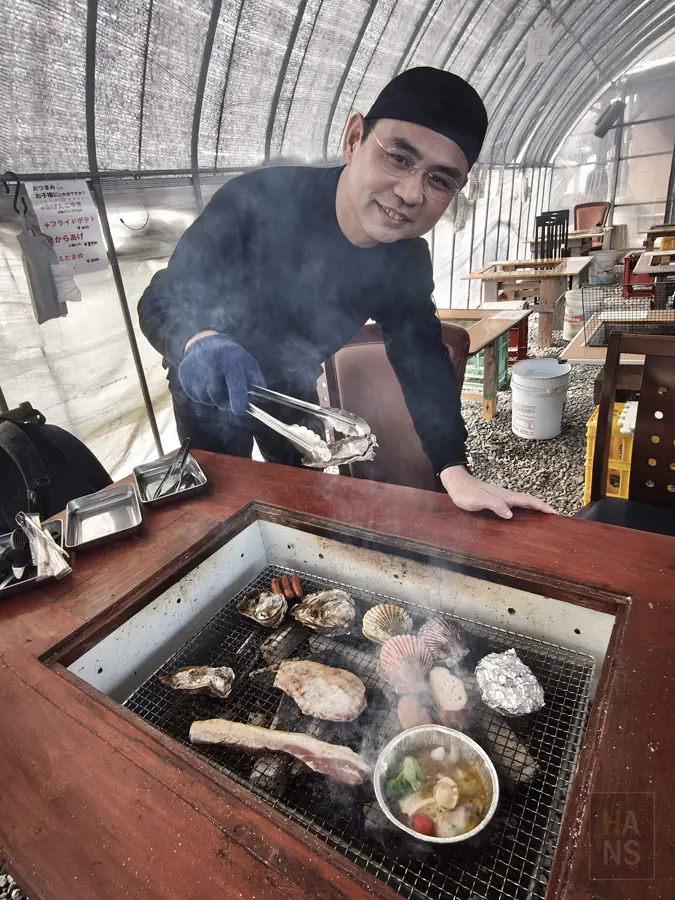 翰斯在海道丸牡蠣小屋開心體驗動手炭烤海鮮