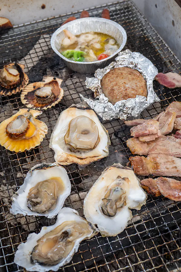 海道丸令人食指大動的海鮮炭烤與漢堡排