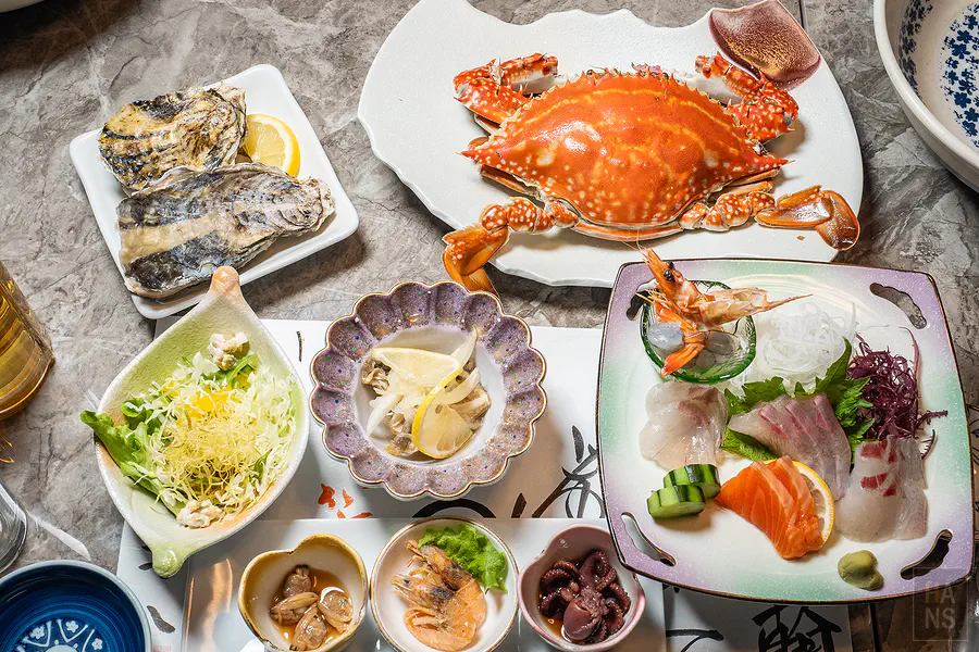 豐洋莊竹崎蟹會席整隻螃蟹與生魚片牡蠣