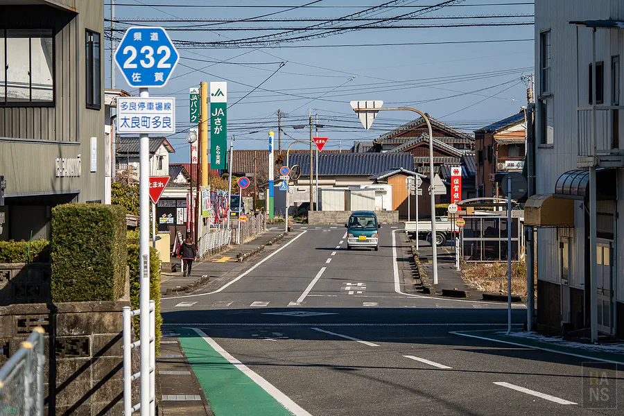 多良車站前的縣道232號小鎮街道與JA超市