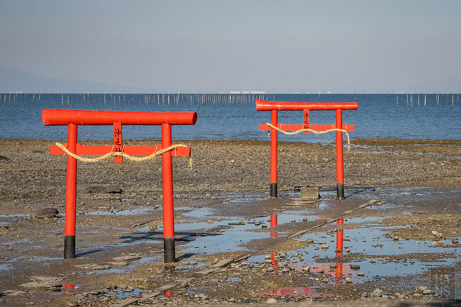 大魚神社海中鳥居兩座鳥居前後並立於灘地