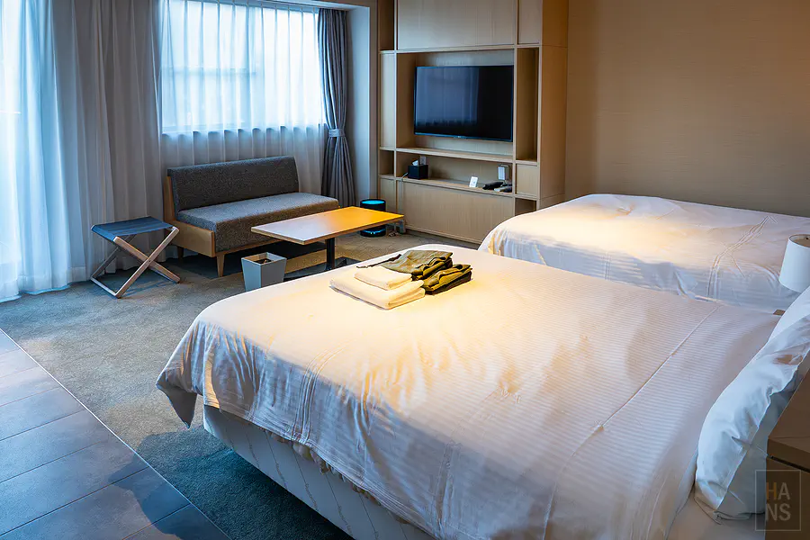 OND HOTEL附桑拿雙床房，寬敞的客房空間與雙人床