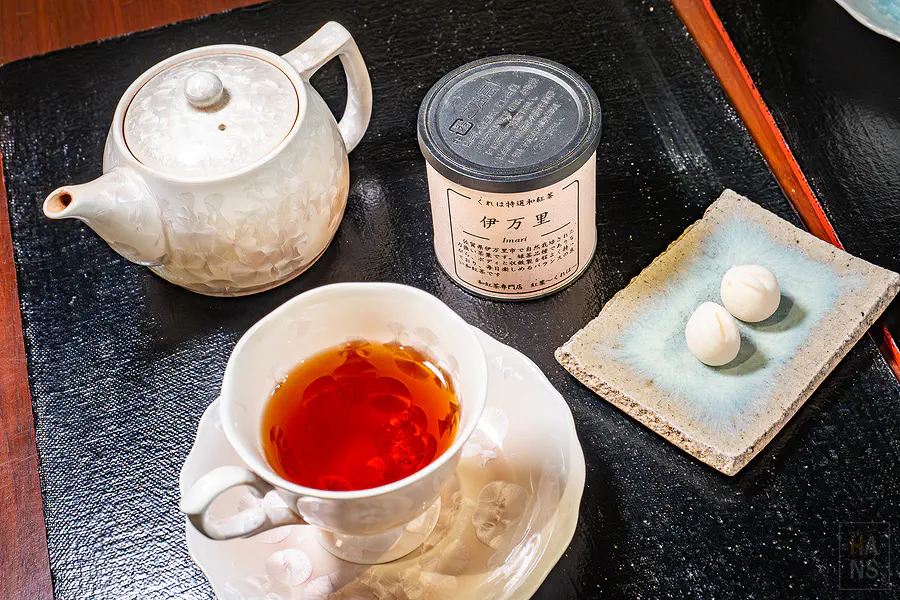 優雅的花瓣白瓷茶具組合