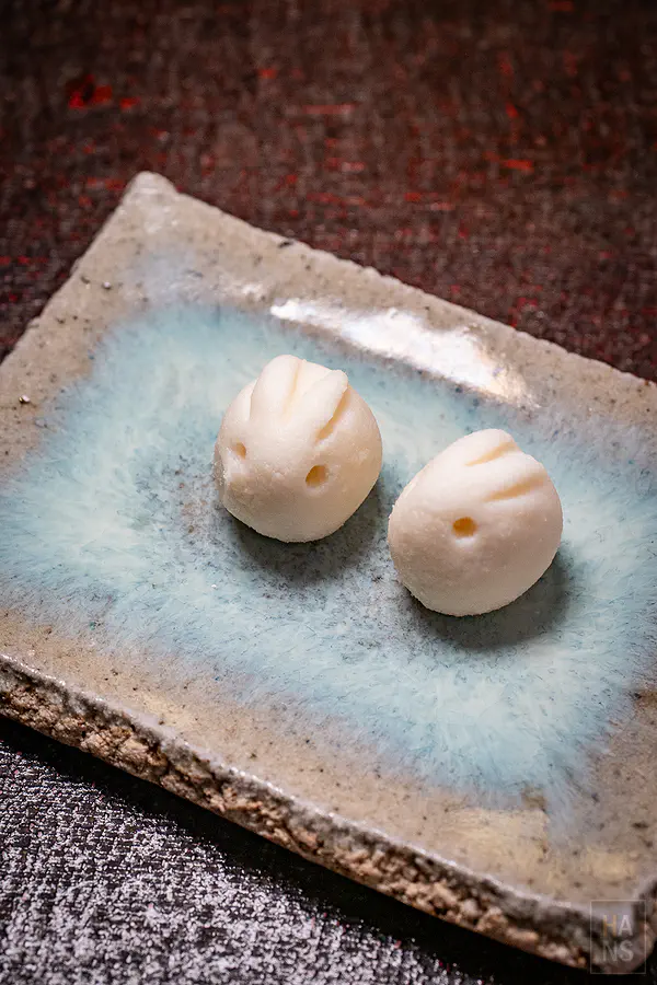 造型超萌的雪白兔子和菓子