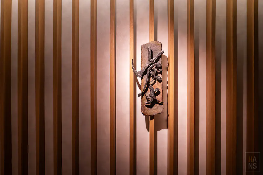 OND HOTEL餐廳炭火SUMIKA的鐵藝招牌