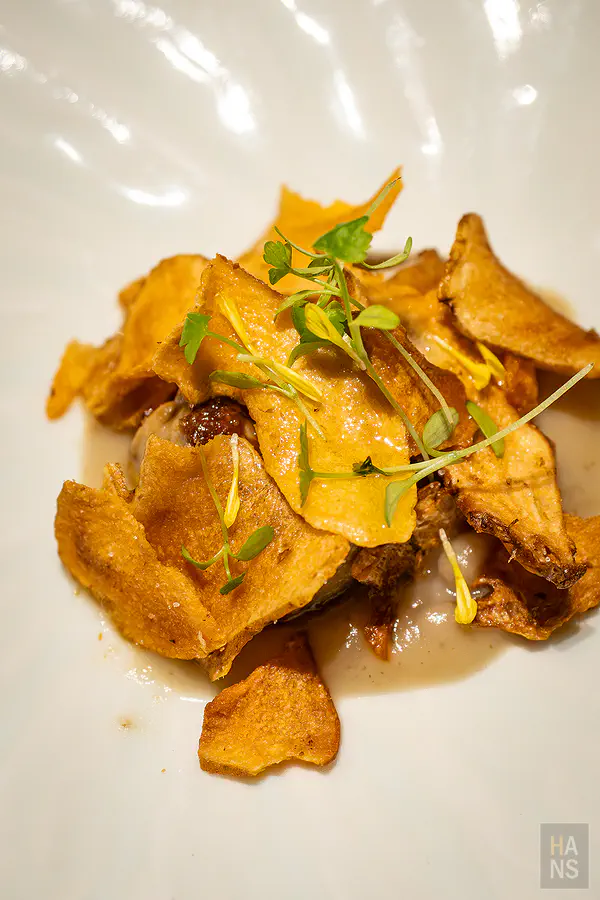 香煎鵝肝與菊芋脆片，OND HOTEL晚餐料理