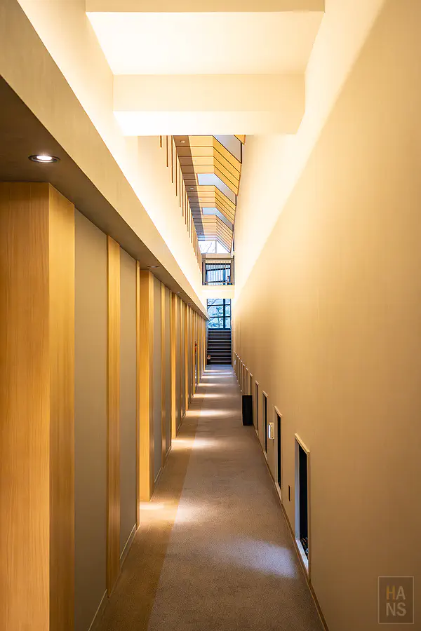 OND HOTEL客房樓層長廊，天窗引入自然光