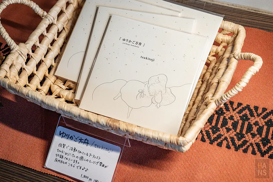 老闆娘錄製的空靈吟唱音樂CD