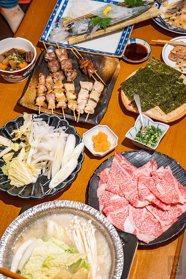 佐賀牛、串燒與呼子烏賊滿桌盛宴