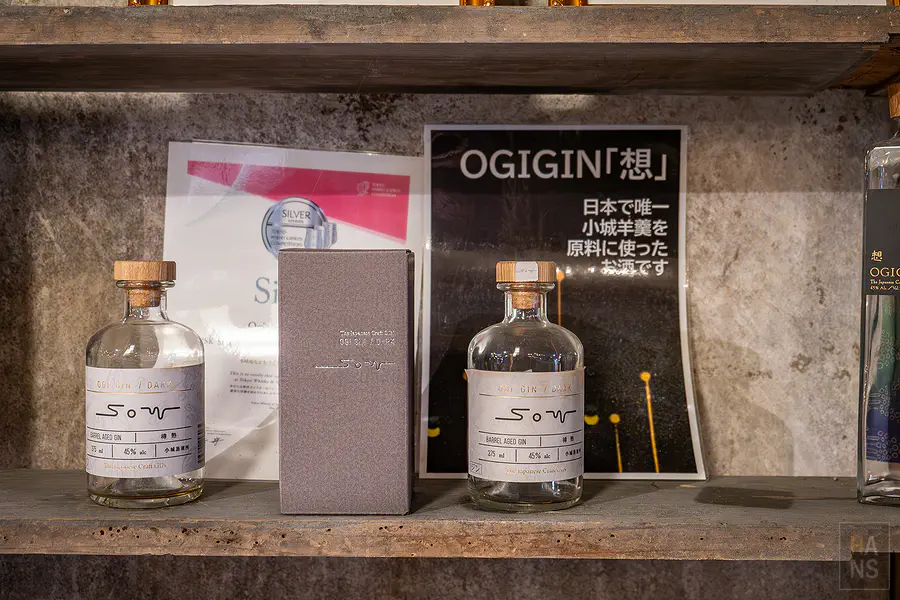 小城蒸溜所海報標示日本唯一使用小城羊羹作為原料的琴酒