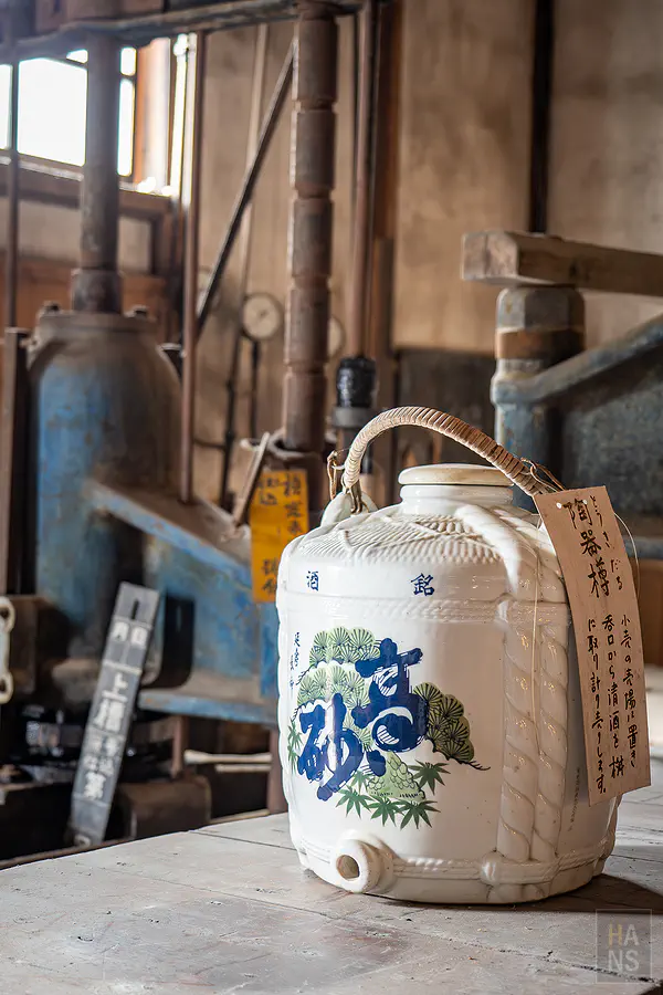 小城蒸溜所老式釀酒設備與復古高砂陶瓷酒甕