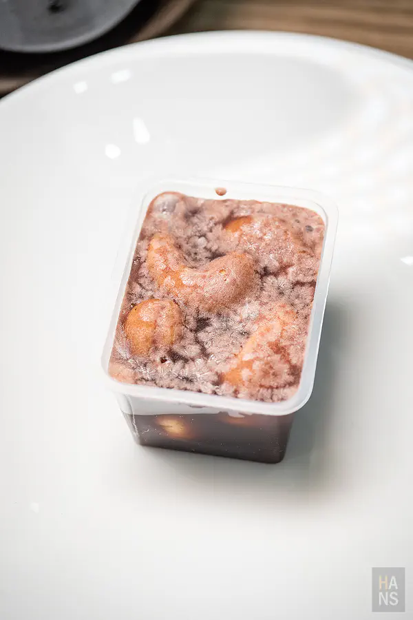 拆開包裝後的堅果羊羹