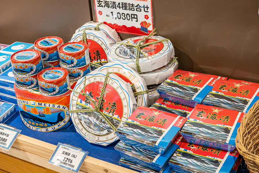 充滿大正懷舊風情的唐津在地名產罐頭