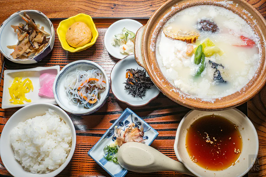 嬉野溫泉必吃名物，口感綿密的溫泉湯豆腐定食