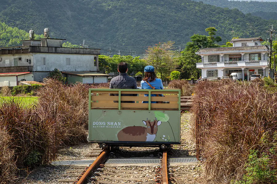 同行夥伴體驗軌道手搖車