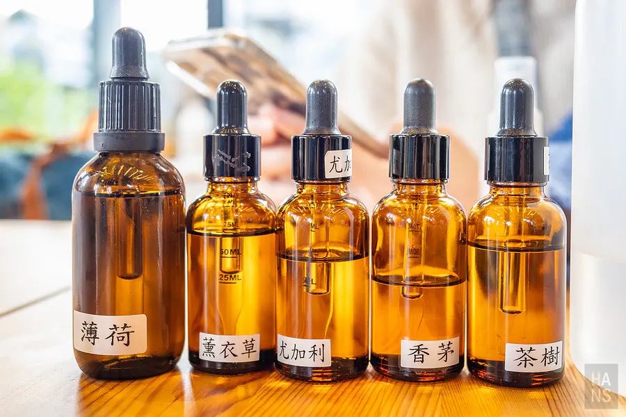 桌上提供多款天然精油