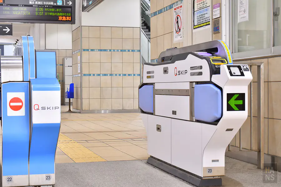 東急電鐵Q SKIP信用卡感應專用閘門外觀與標示