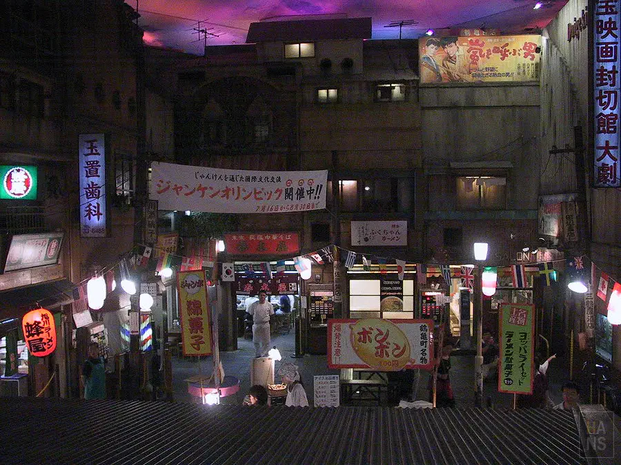 新橫濱拉麵博物館昭和懷舊風場景，東急電鐵輕鬆直達