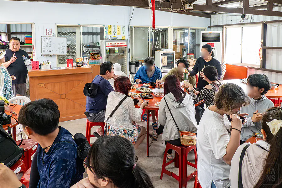 香味麵館招牌的澎湖在地特色麵食,麵條Q彈且湯頭濃郁鮮甜