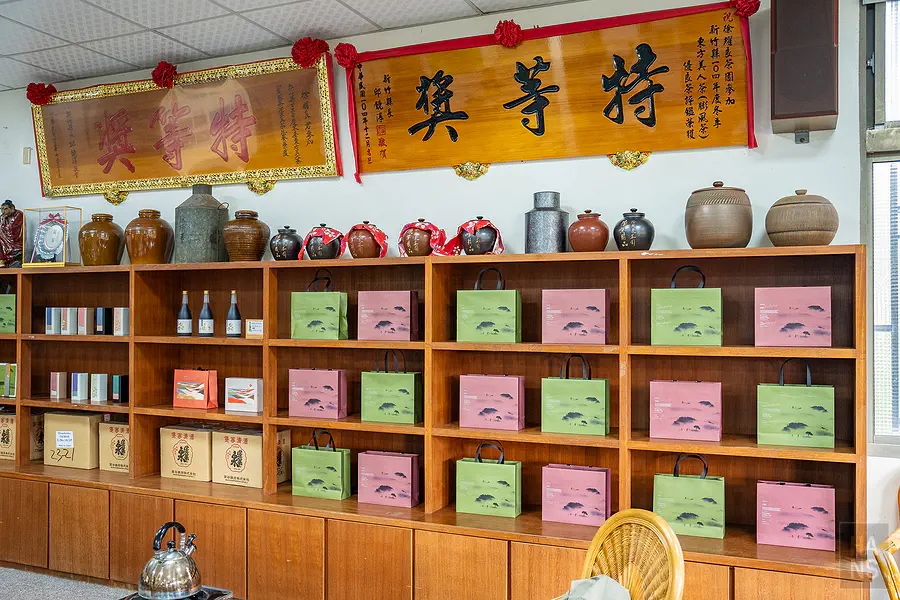 準備進行盲測體驗的專業品茗桌