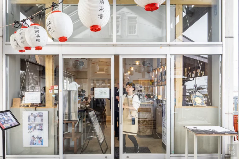 佐賀旅遊｜在車站裡喝一杯！HAMA BAR 肥前濱站清酒吧，車站內的時髦微醺空間，女孩也喜歡的品酒時光