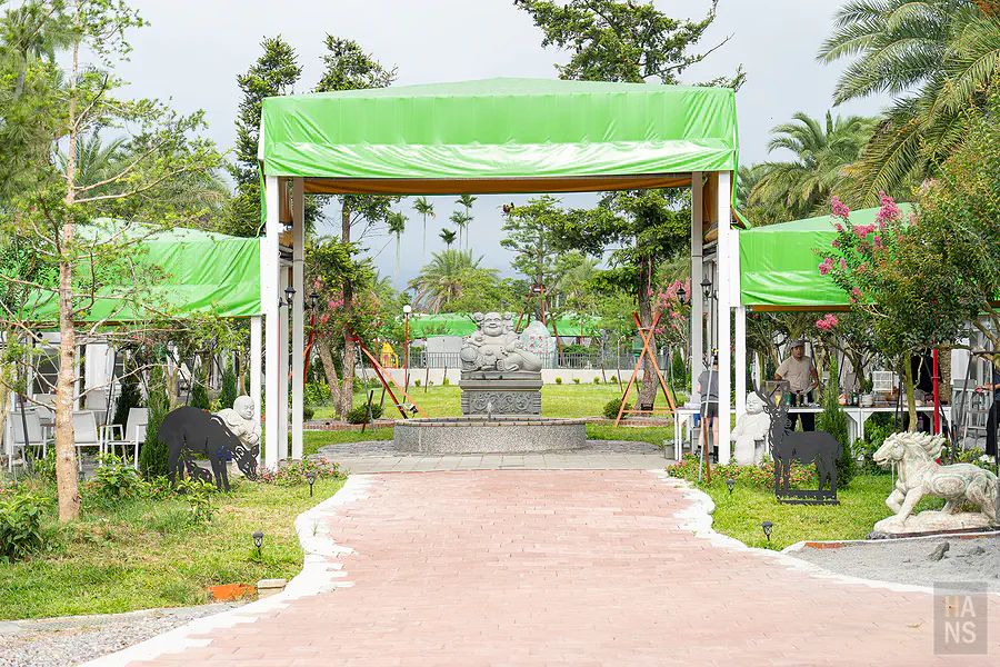 綺美露營渡假村彌勒佛與噴水池