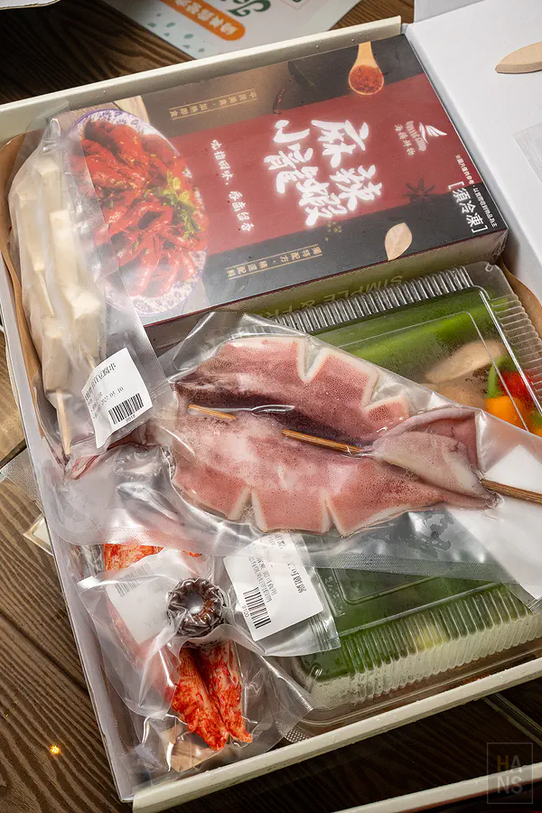 真空包裝的海鮮與麻辣小龍蝦