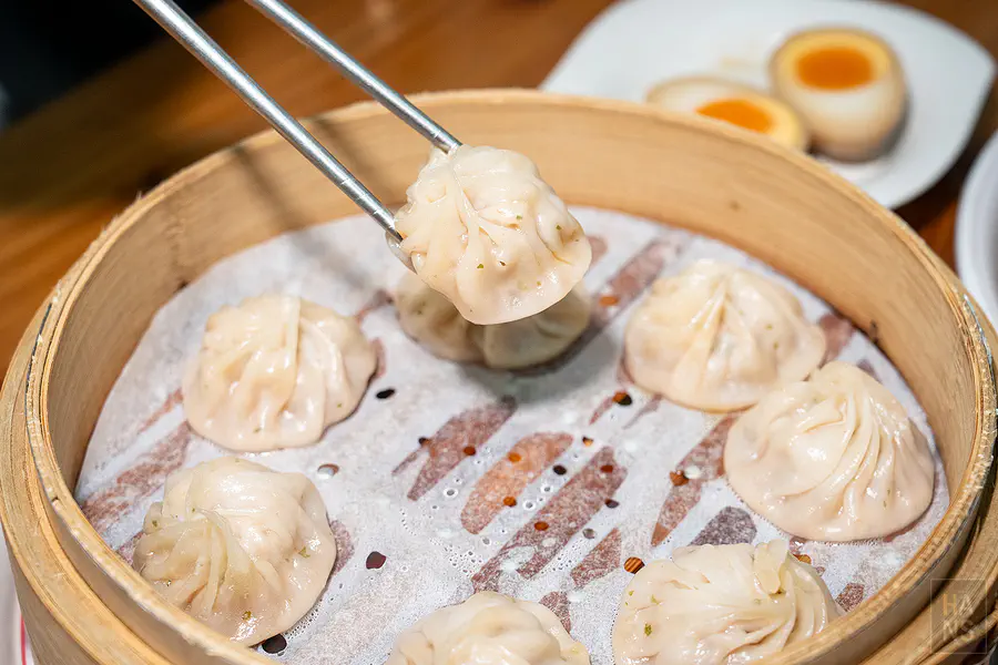 海草手作健康輕食館皮薄餡多的手工小籠包