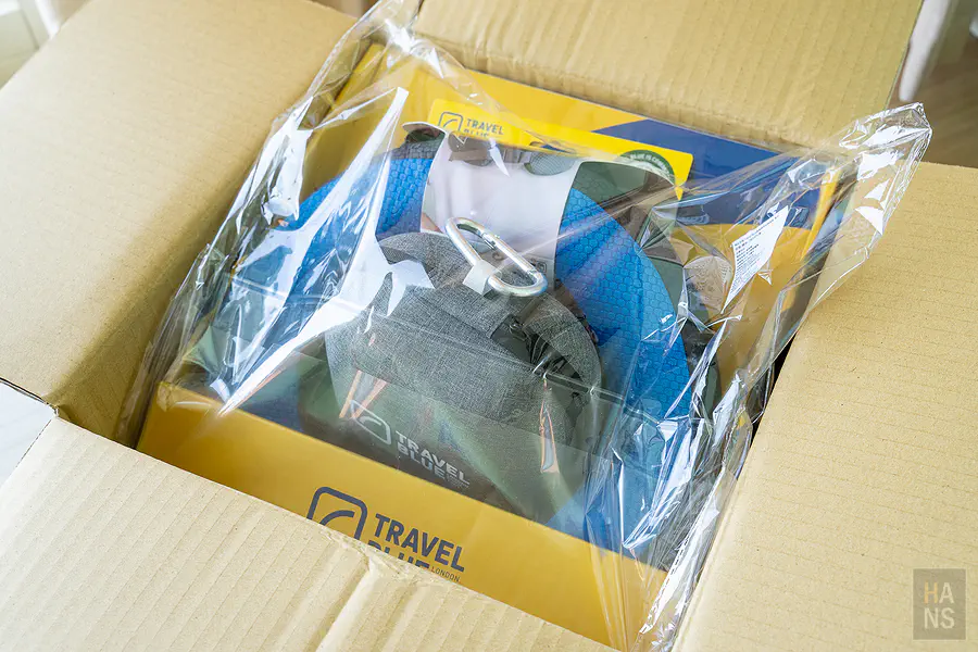 Travel Blue 涼感頸枕套組開箱，內附金屬掛勾登山扣