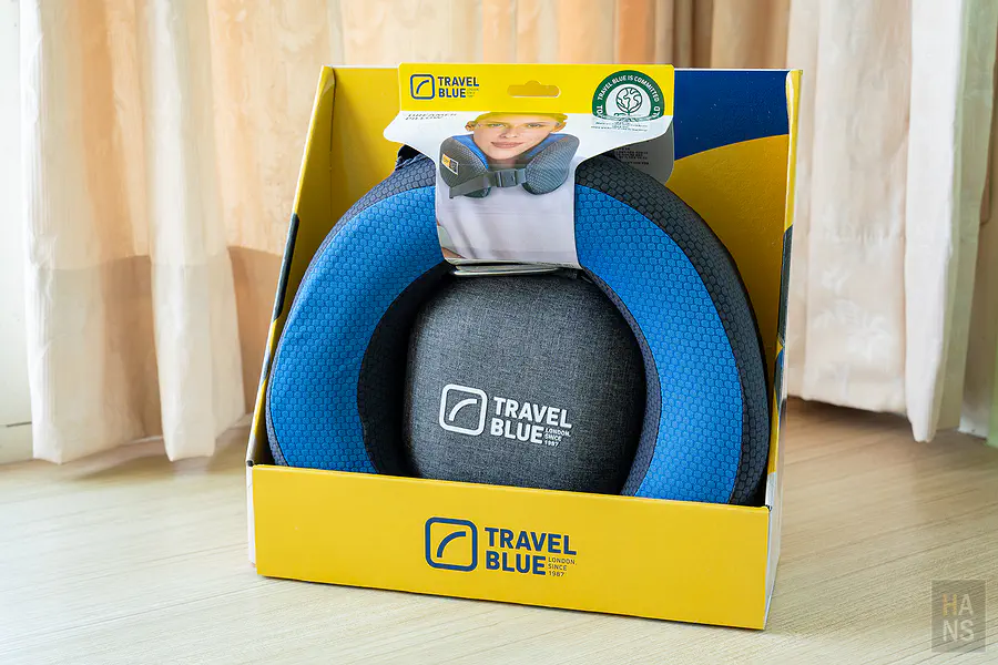 Travel Blue 涼感頸枕外盒包裝，黃藍配色開放式展示設計