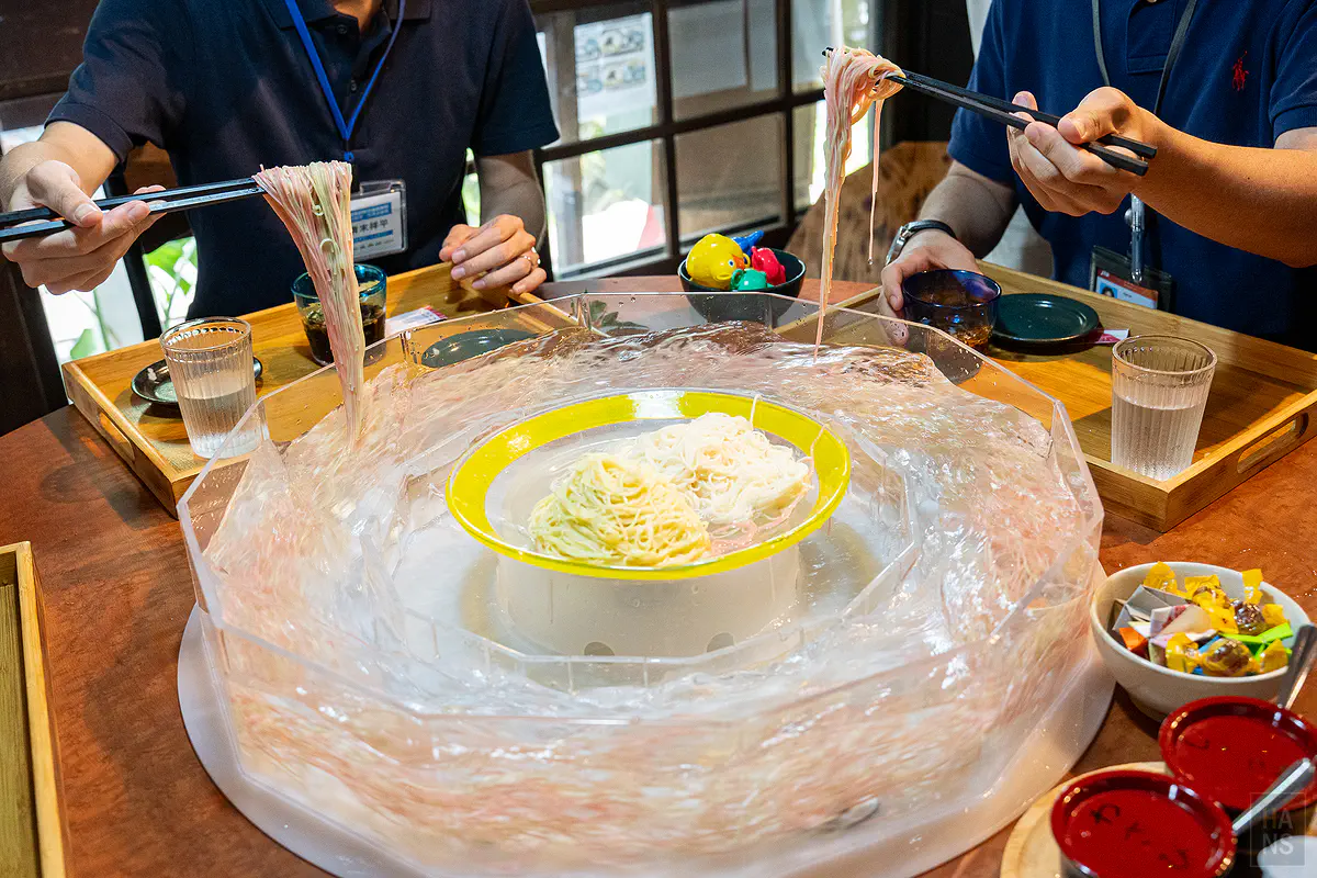 【大分美食】素麵流水流舞 Ryubu︱原尻瀑布旁的室內流水麵線專門店！桌上釣魚小遊戲太有趣，親子旅遊推薦