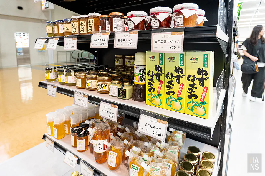 大分機場伴手禮賣場柚子蜂蜜與果醬區
