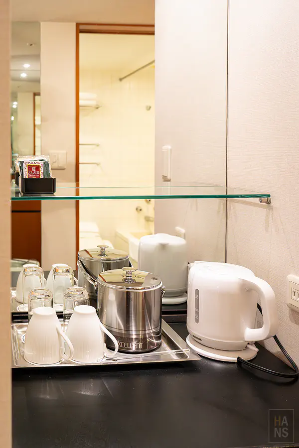 大分綠洲塔日航酒店客房茶水區快煮壺與杯具