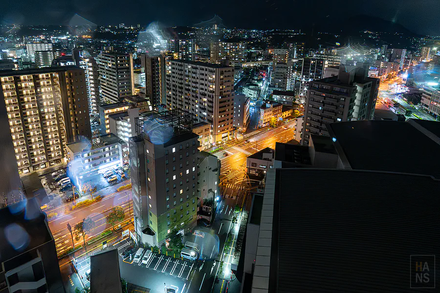 大分綠洲塔日航酒店夜晚就可以在窗旁近賞美麗的大分市夜景