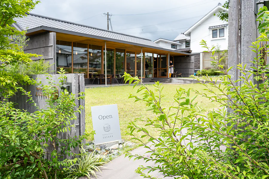 鷹來屋冷藏櫃內純米吟釀與大吟釀酒款