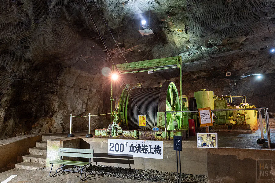 鯛生金山坑道內採礦機具展示