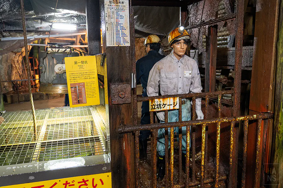 鯛生金山立坑吊籠與礦工人偶