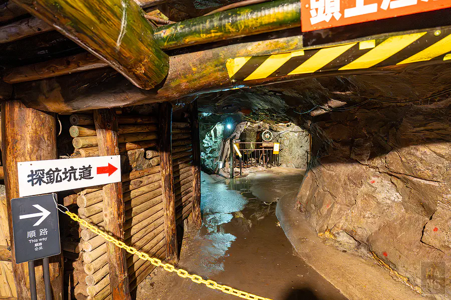 鯛生金山探鉱坑道順路指標