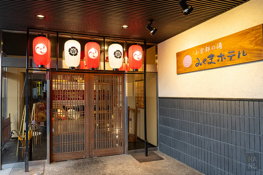 日田三隈飯店入口燈籠和風外觀