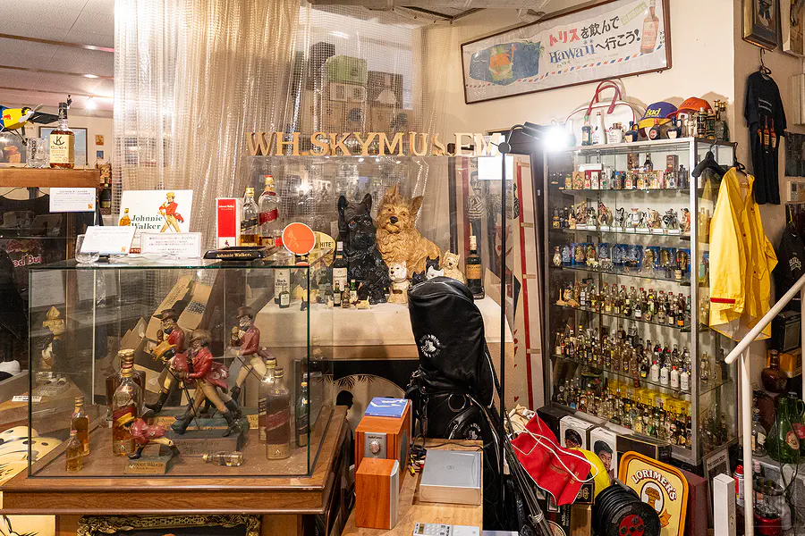 天領日田洋酒博物館Black and White犬陶偶與迷你酒瓶收藏