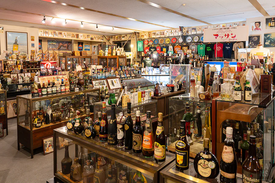 天領日田洋酒博物館蒸餾器周邊收藏展示區