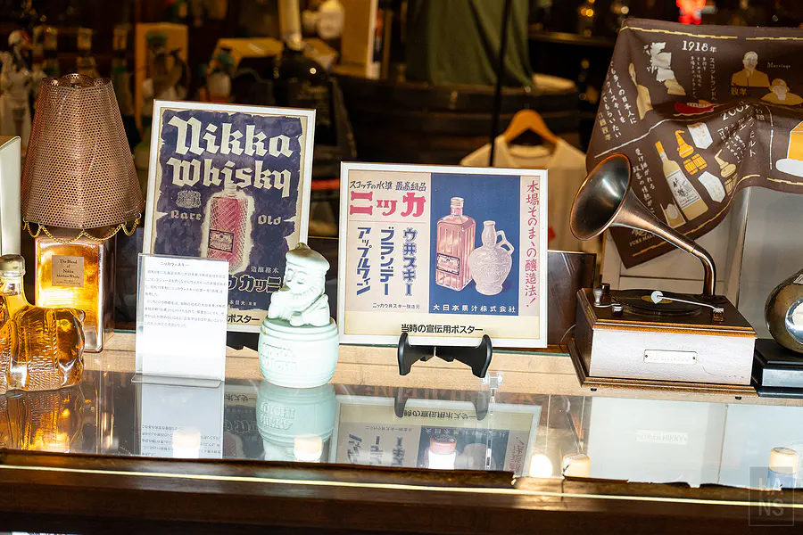 天領日田洋酒博物館Nikka老海報與骨董留聲機展示