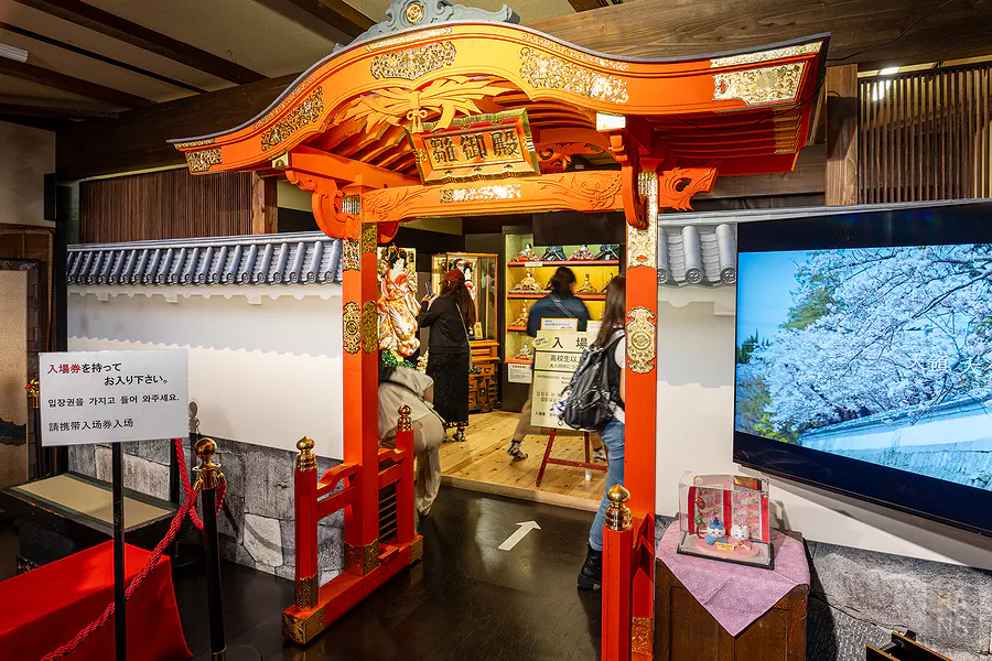 雛御殿博物館朱紅色宮殿造型入口