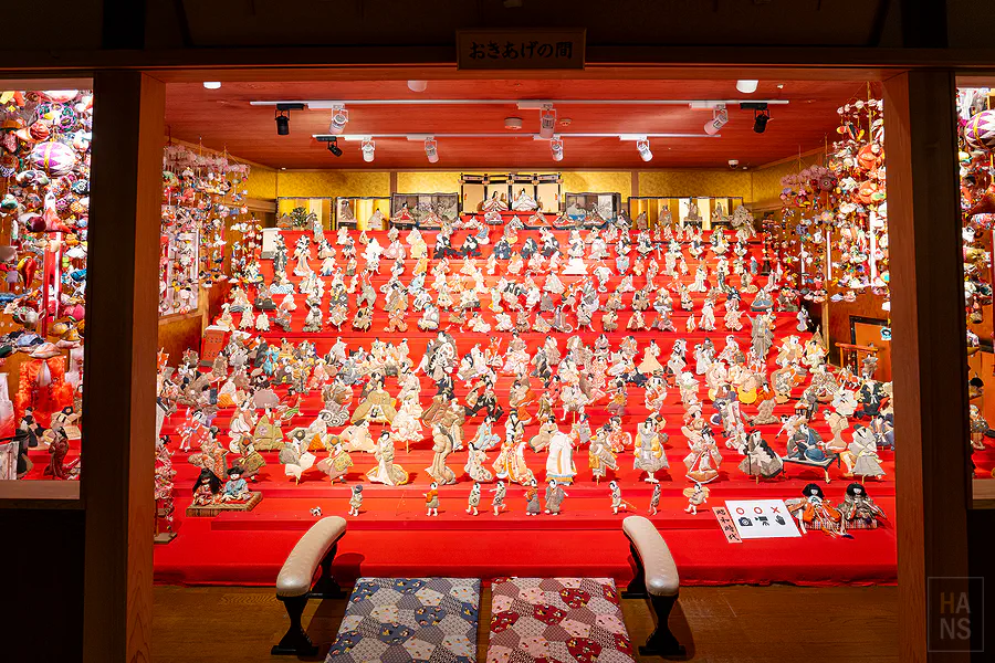 雛御殿おきあげの間押繪雛全景