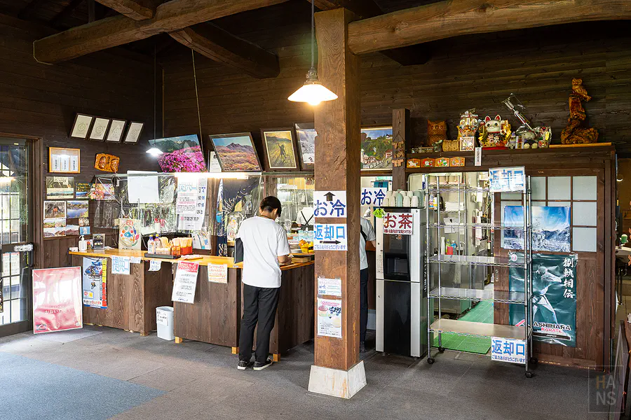 Bebenko農家餐廳點餐櫃檯與自助冷水區